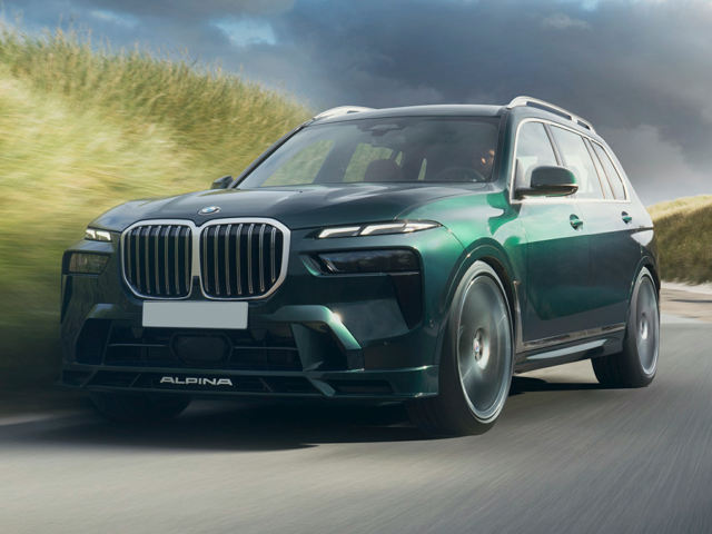 The 2023 BMW X7 driving in the countryside